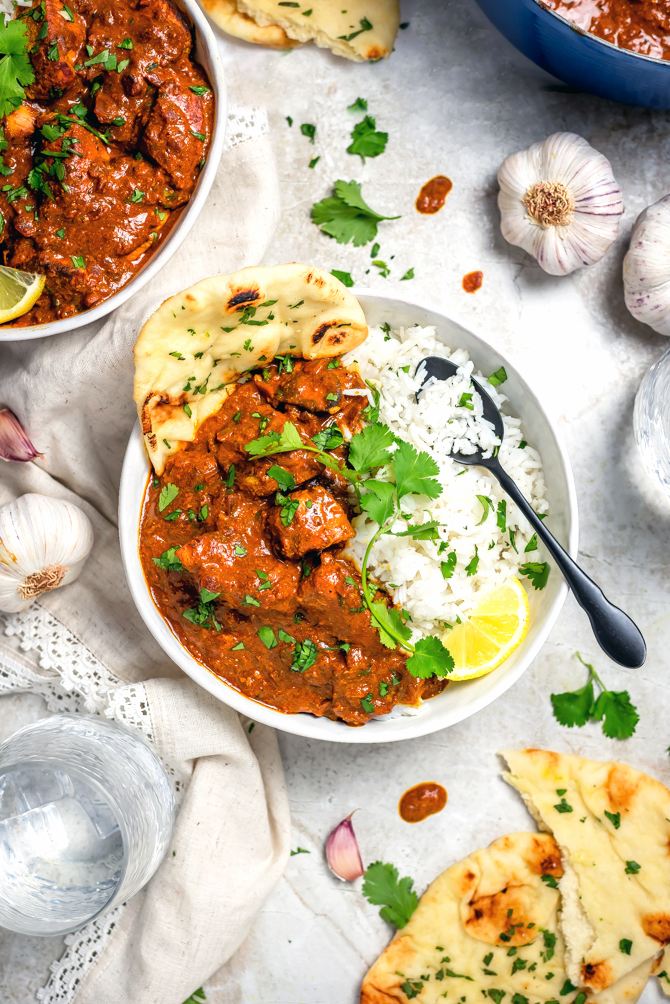 Kuřecí tikka masala s rýží a chlebem naan – druhá původní fotografie webu Pushkar